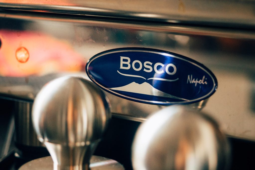 Bosco – Unter Anleitung durfte ich zum ersten Mal eine Hebelmaschine bedienen