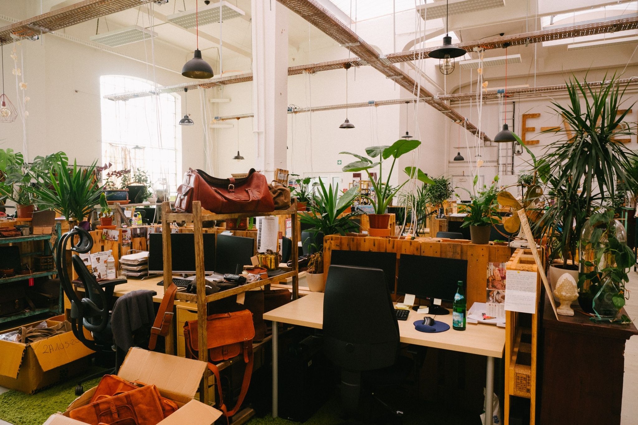 Gusti-Leder – Leder, Preise, Produktion, Fototaschen – Ansichten